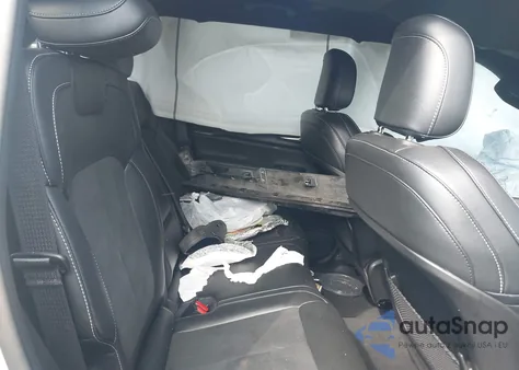 2025 Jeep Grand Cherokee Altitude 4X4 из США, поврежденный, VIN 1C4RJHAG7S8656098